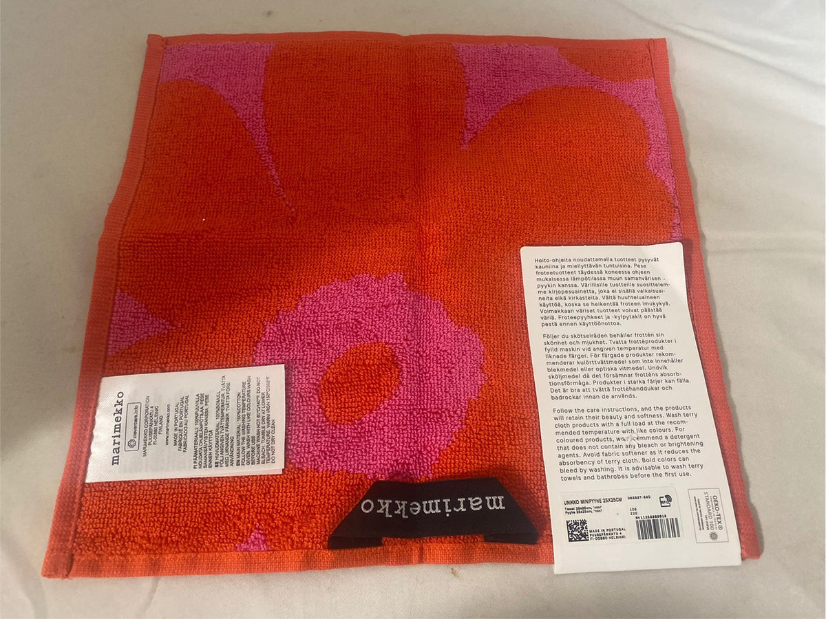 マリメッコ marimekko タオル ハンドタオル ハンカチ ウニッコUNIKKO ピンク×レッド25×25cm 63837 330 【並行輸入品】