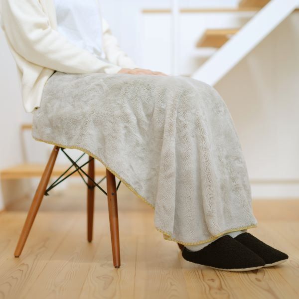 スーパSALE10倍&4時間限定10%OFF ひざ掛け 約90×90cm ベージュ 吸湿発熱機能 ボタン付き もこもこあったか リビング インテリア雑貨 生活雑貨