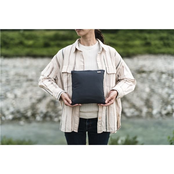 スーパSALE10倍&4時間限定10%OFF ひざ掛け 約60×85cm グレー 吸湿発熱 撥水 抗菌 防臭 防ダニ コンパクト収納 超軽量 カポック綿 あったか アウトドア