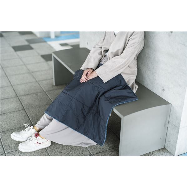 スーパSALE10倍&4時間限定10%OFF ひざ掛け 約60×85cm グレー 吸湿発熱 撥水 抗菌 防臭 防ダニ コンパクト収納 超軽量 カポック綿 あったか アウトドア