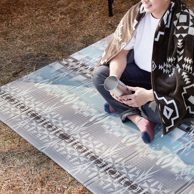 スーパSALE10倍＆4時間限定10％OFF 折りたたみ アウトドアマット エクスキリム 約118×176cm コンパクト収納 水拭きOK 撥水 両面 リバーシブル いぐさ　たたみ