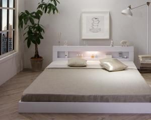 ＬＥＤライト・コンセント付きフロアベッド プレミアムボンネルコイルマットレス付き セミダブル