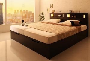 スーパSALE10倍＆4時間限定10％OFF ベッド 収納付きベッド 収納 収納付 跳ね上げベッド 深型 連結 コンセント付 大容量 宮付き 照明 クイーン おしゃれ お客様組立 薄型スタンダードボンネルコイルマットレス付 縦開 クイーン(SS×2) 深さグランド