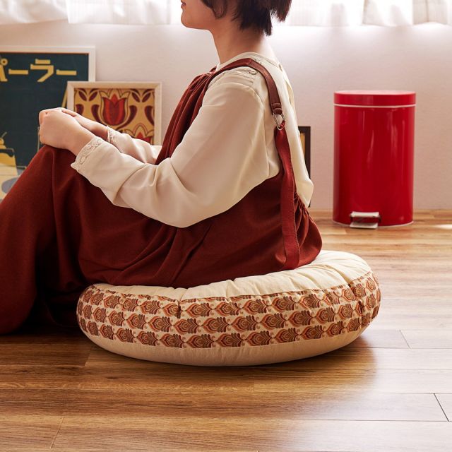 スーパSALE10倍＆4時間限定10％OFF 昭和レトロデザインのラウンドクッション アトレ 直径60cm