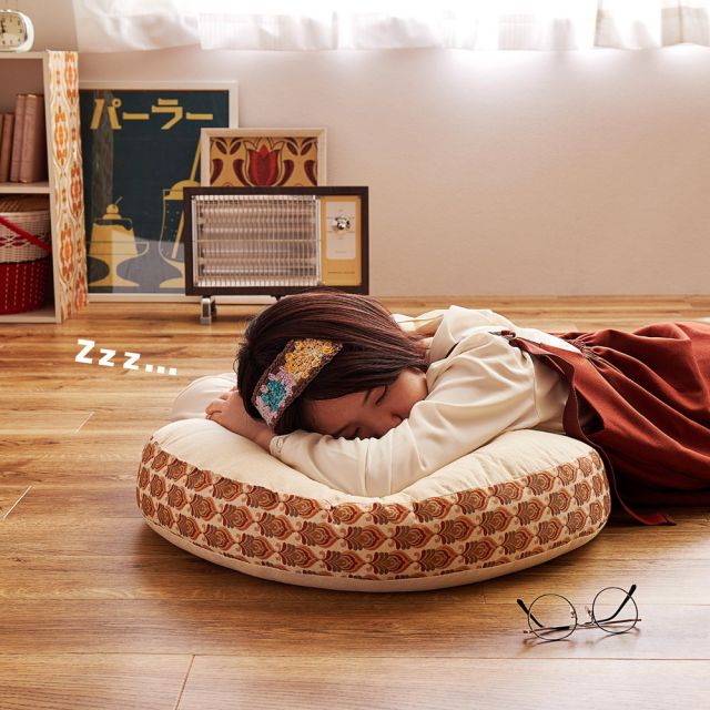 スーパSALE10倍＆4時間限定10％OFF 昭和レトロデザインのラウンドクッション アトレ 直径60cm