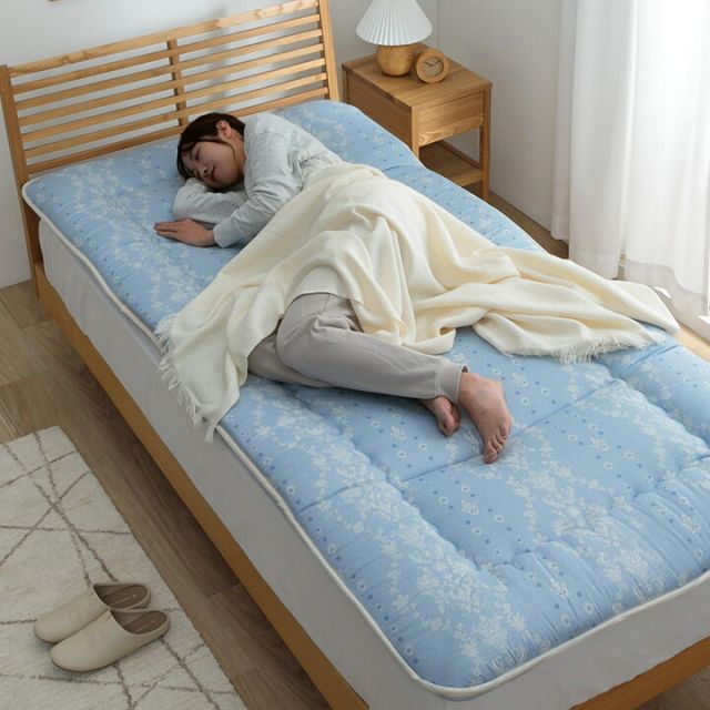 スーパSALE10倍＆4時間限定10％OFF 寝具 洗える 清潔 敷き布団 東レft綿 四つ折り コンパクト収納 日本製 シングルロング 約100×210cm イリス マルチブルー