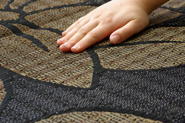 袋織 い草 ラグマット/絨毯 ブラック 約191×250cm 裏：不織布 日本製 防傷 抗菌 防臭 調湿機能付き 〔リビング〕代引NG