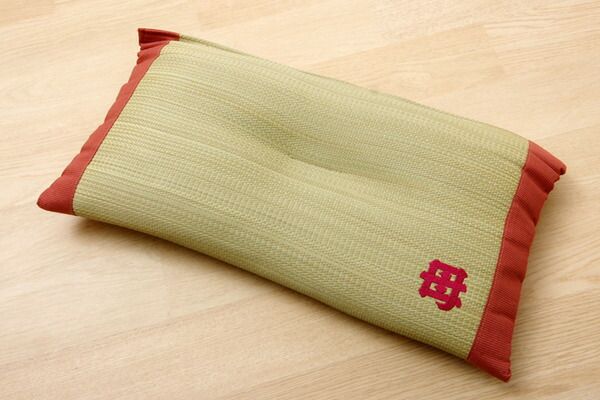 い草 枕/ピロー くぼみ平枕 約50×30cm 中材：低反発ウレタンチップ おふくろの枕 抗菌防臭 消臭機能 〔ベッドルーム 寝室〕代引NG 寝具 枕・抱き枕 枕