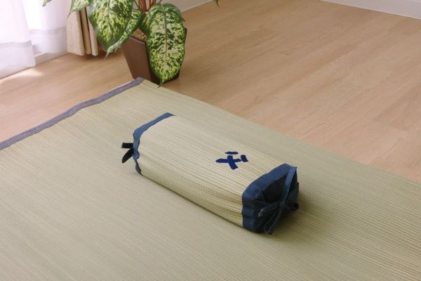 消臭 い草枕/ピロー 約30cm×15cm 日本製 抗菌 防臭 吸湿 汗臭軽減 高さ調整 洗濯不要 中材：パイプ 角枕代引NG