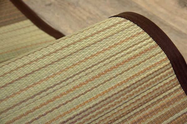 い草 ラグマット/絨毯 コンパクト ブラウン 約135×180cm 折りたたみ 防傷 不織布 裏貼り加工 消臭 調湿機能付 〔リビング〕代引NG